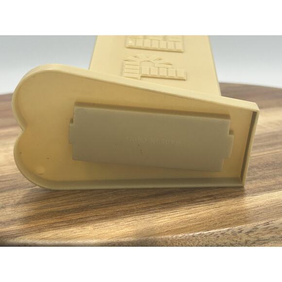 PEZ Star Wars Yoda Giant PEZ Candy Dispenser Collectible Figure Display Large - Picture 6 of 8